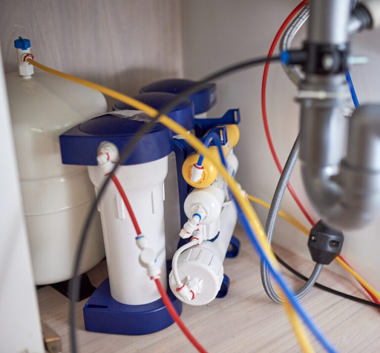 Reverse osmosis under-the-sink water filter system