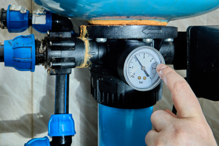 Automatic water pump control system, pressure gauge is display pressure in system during test.